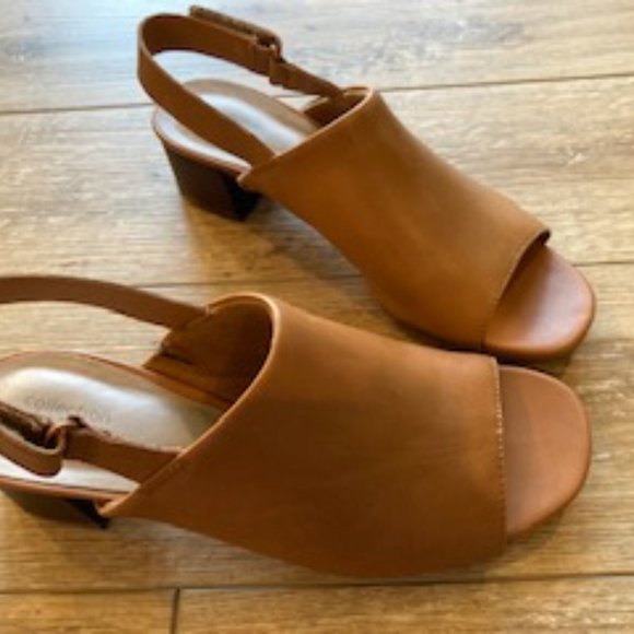 Clarks Shoes - Clarks Deva Jayleen - Tan Leather Size: 8